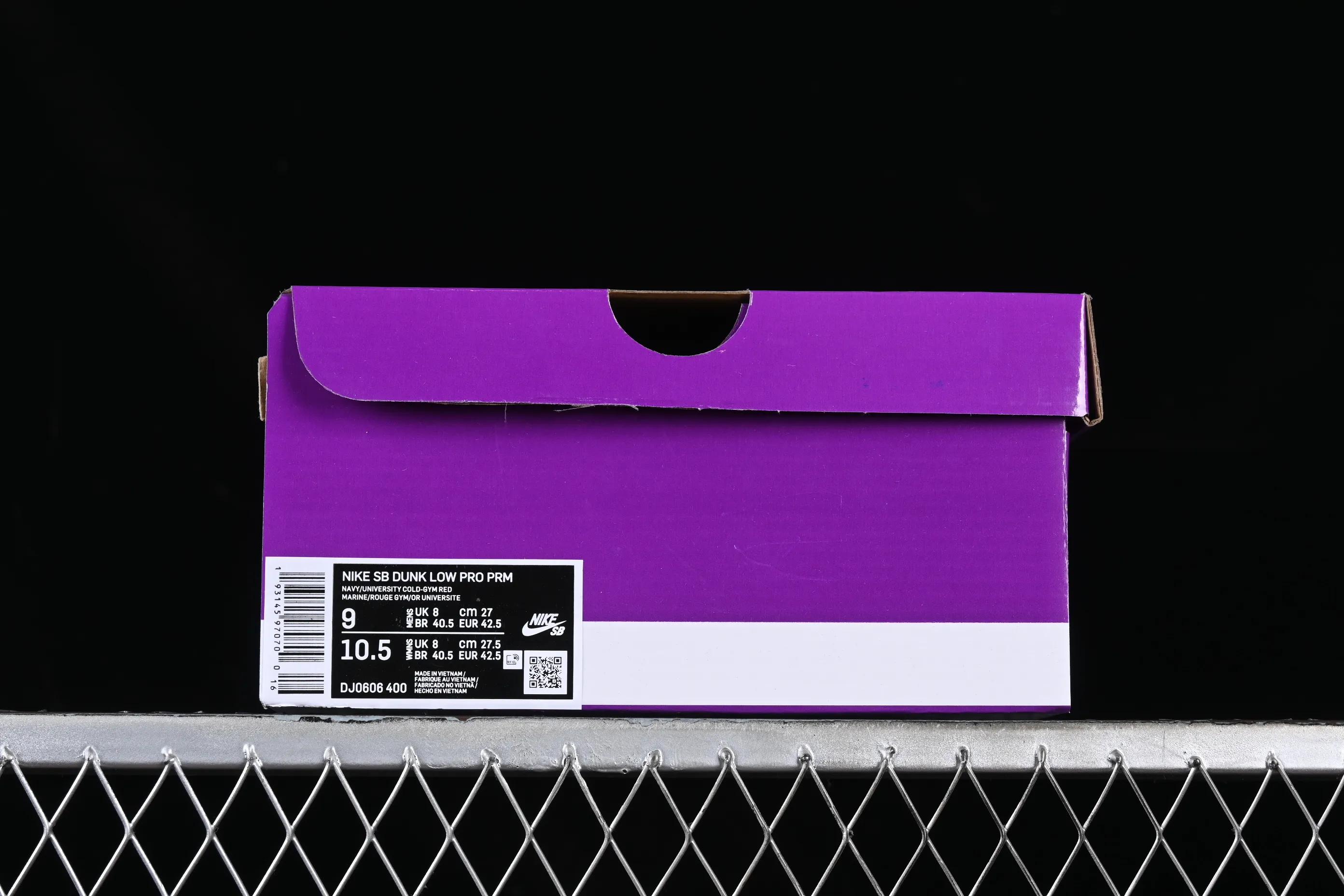 All categories Nk SB Dunk series Nk SB Dunk Low low-top skate shoes J version Nk SB Dunk Low "Barcelona" Barcelona dress color Dunk series retro low-top skate shoes DJ0606-400